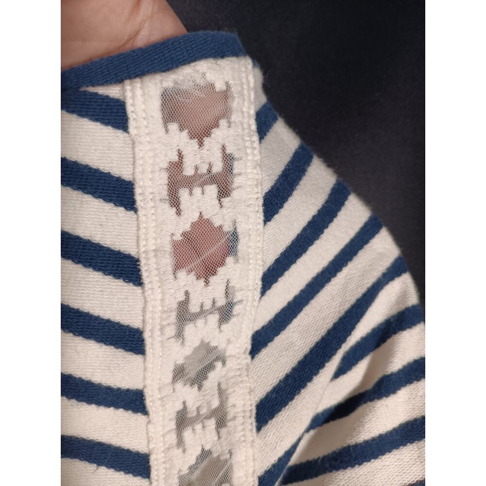 Old Navy Women’s M Blue White Coastal Stripe Top Lace Cut Out Summer Tee - Picture 5 of 8